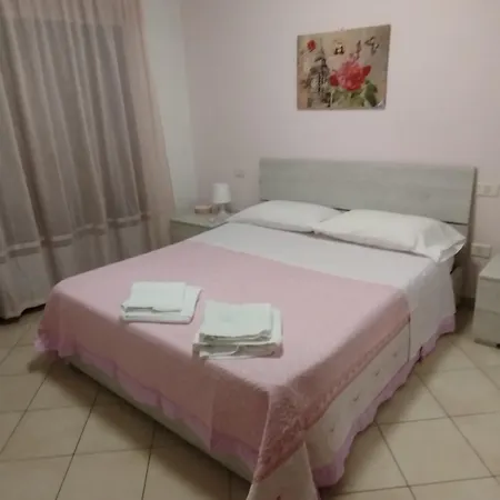 Apartmán La Casa Di Rossella Nel Cuore Della Citta , Downtown Spacious Olbia